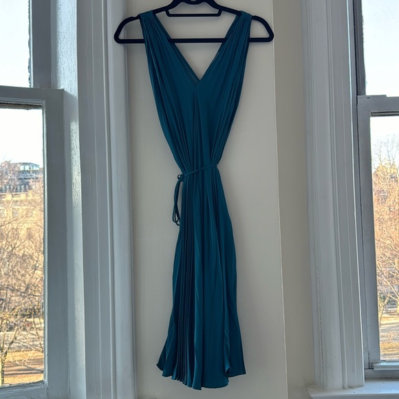 Loft Dress - Picture 2 of 5